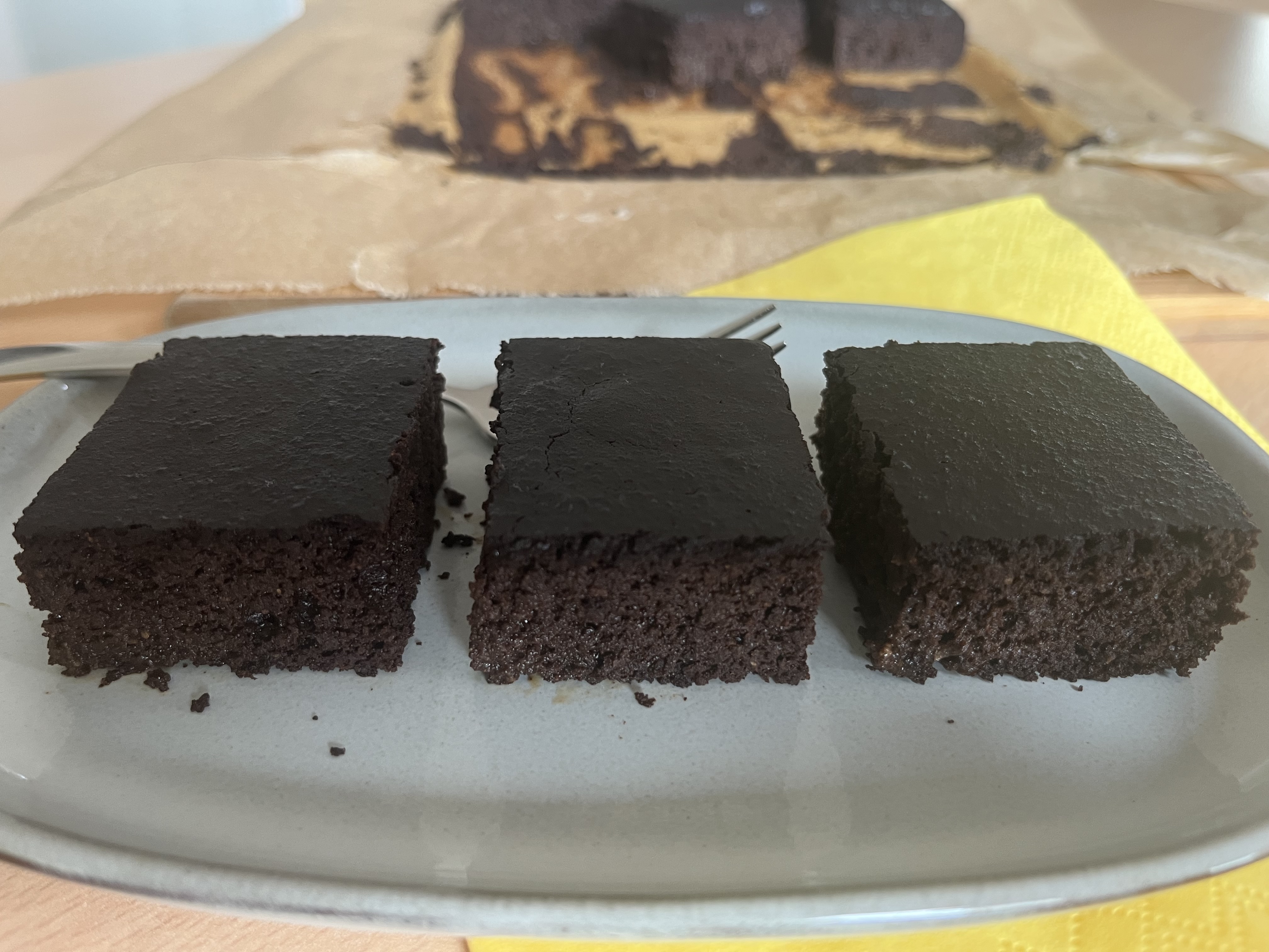 Coffe and carob cake is uniquely delicious, naturally sweetened and low in carbohydrates while still being incredibly tasty.