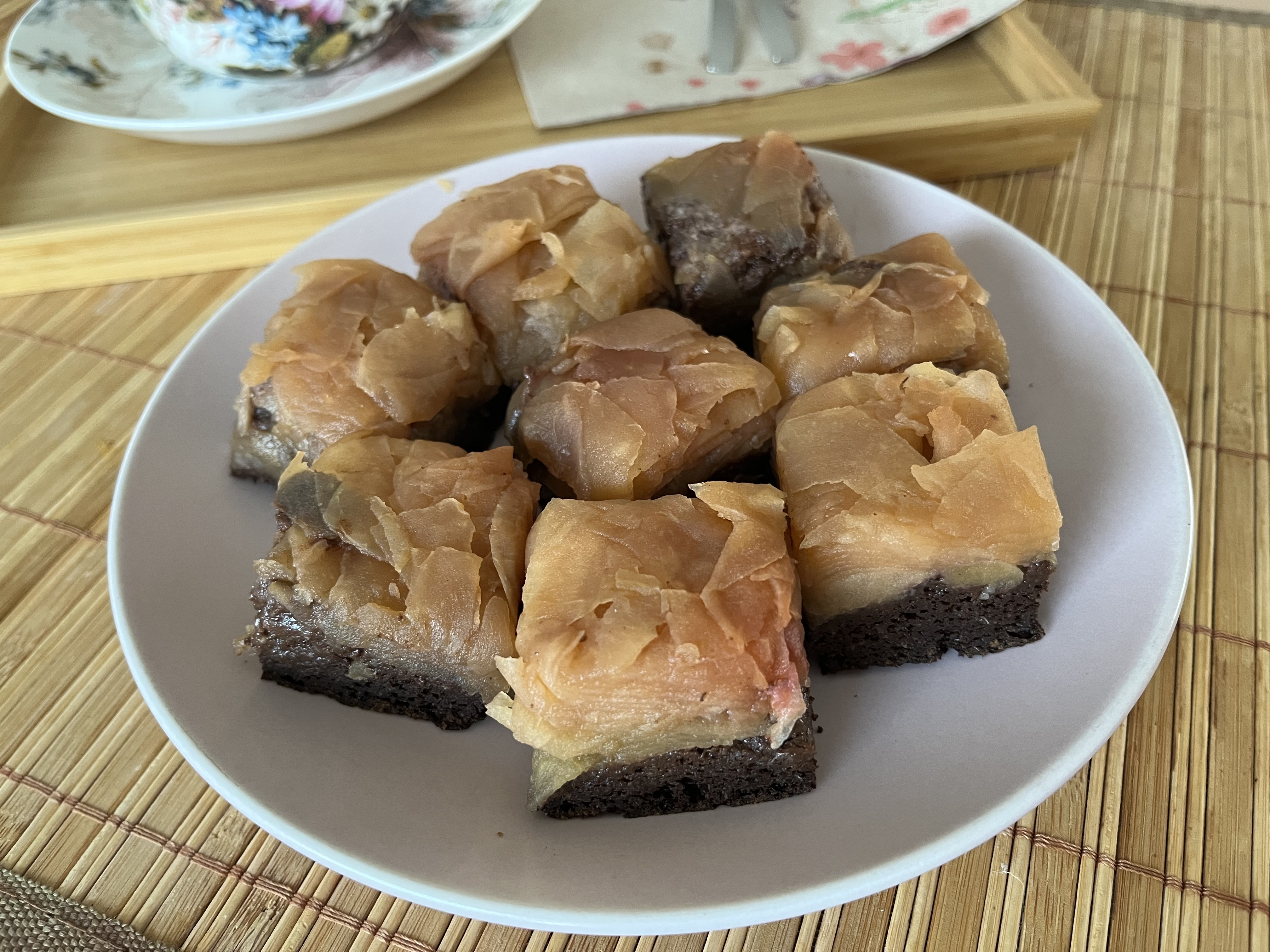 Light Apple & Strawberry Cake