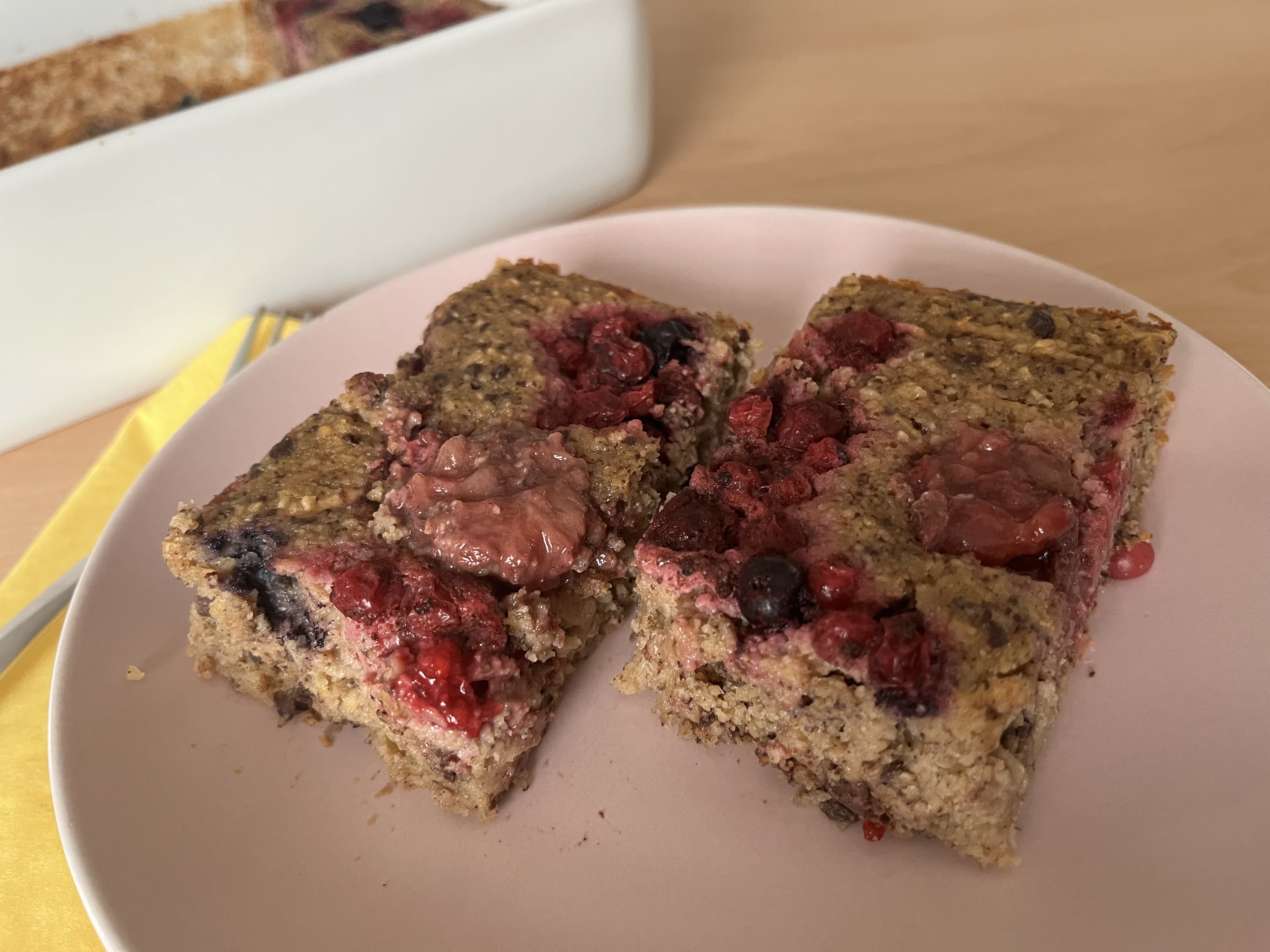 Oat and Berry Morning Cake is naturally sweetened with apples, maple and agave syrup, and offers a balance of nutrients that will keep you feeling full.